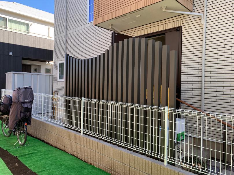 高さを変える事によってグラデーションの効いたデザイナーズ角柱。